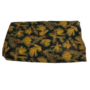 Artisan Luxe Home Dark Green Holiday Cotton Tablecloth Gold Leaves Red Berries
